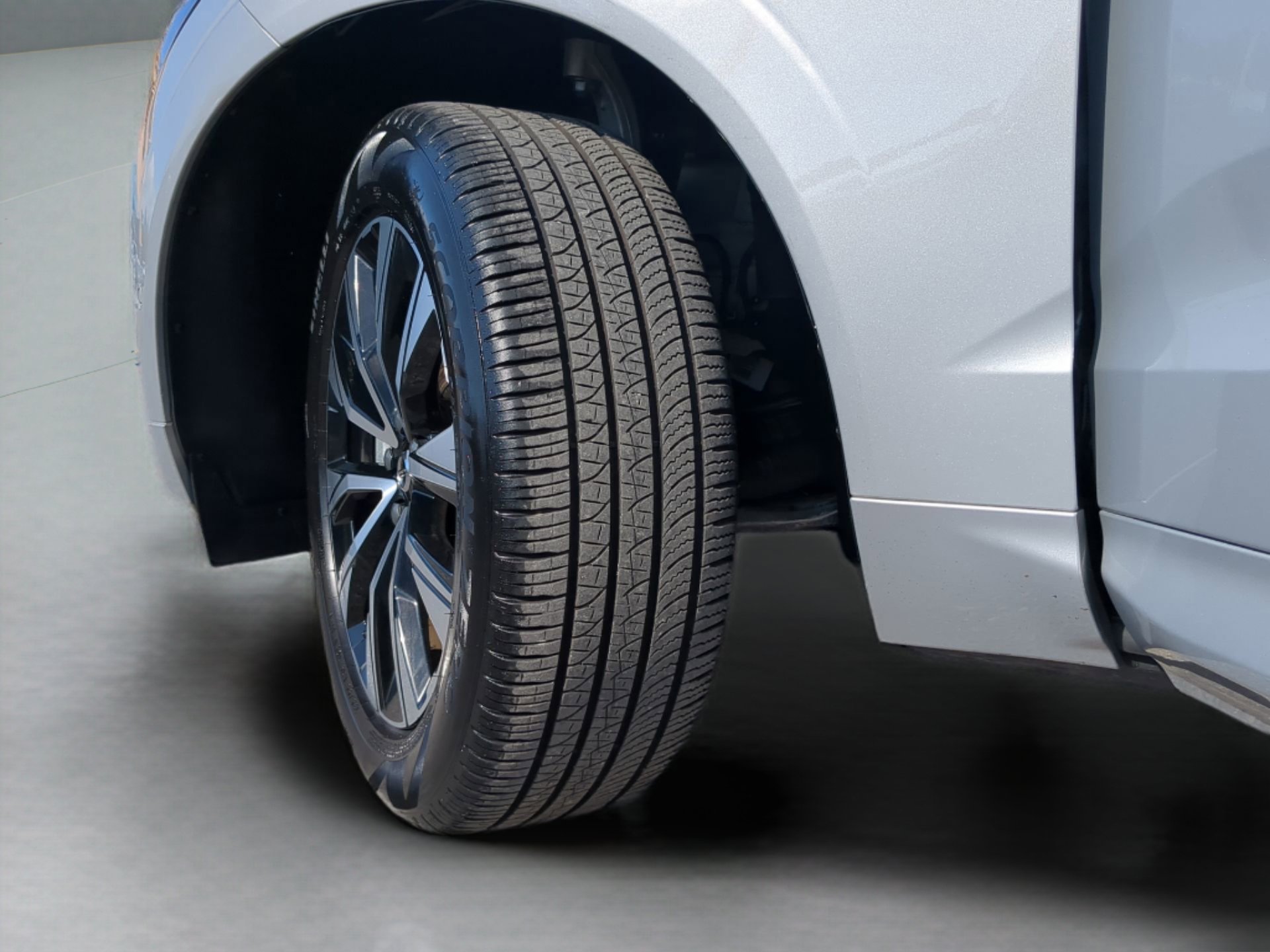 Used 2025 Volvo XC60 B5 Plus image 64