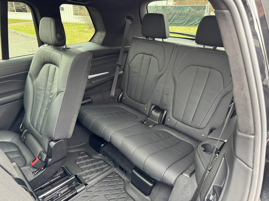 Used 2022 BMW X7 xDrive40i w/ M Sport Package image 22