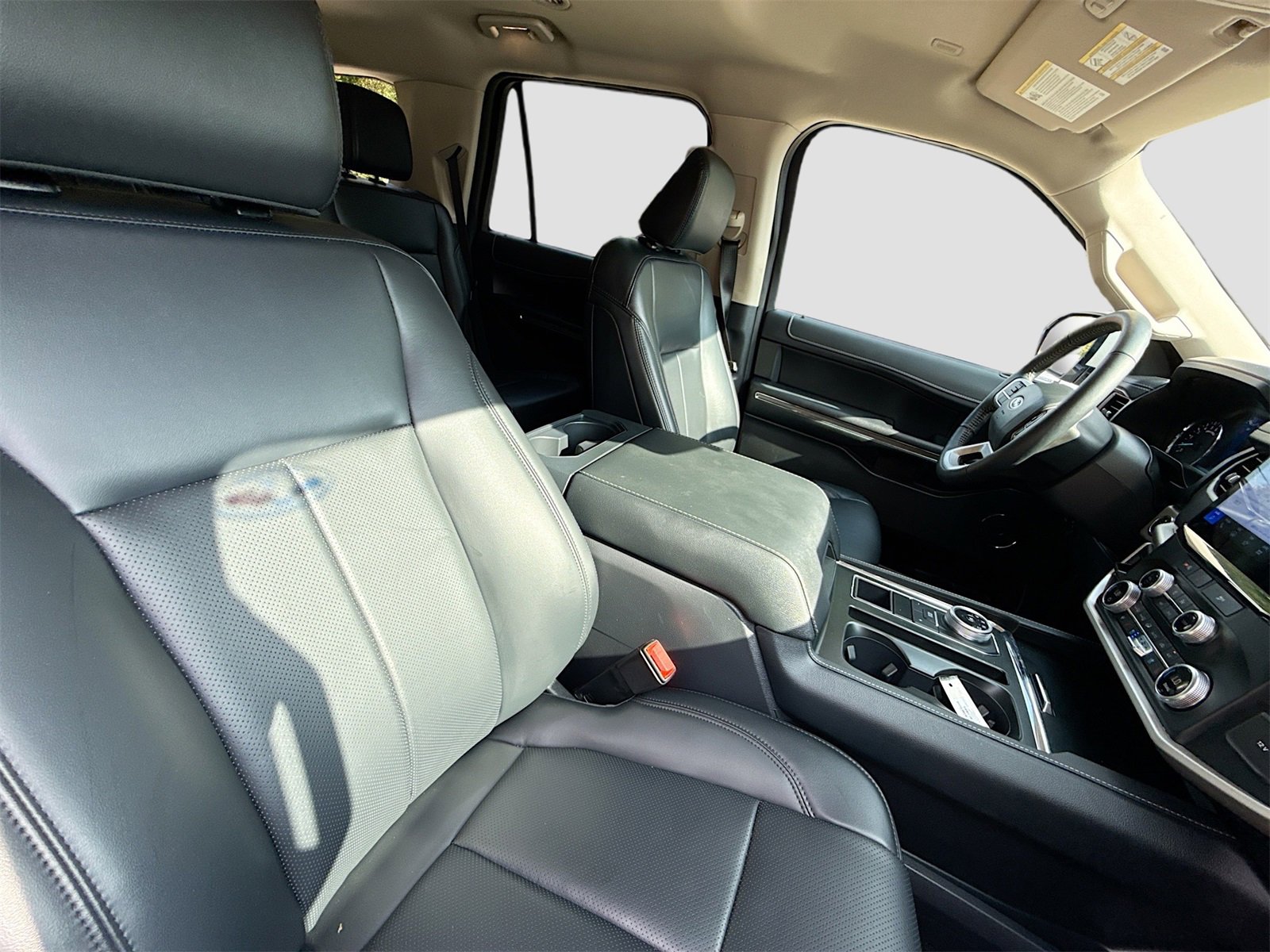 Used 2024 Ford Expedition XLT image 29