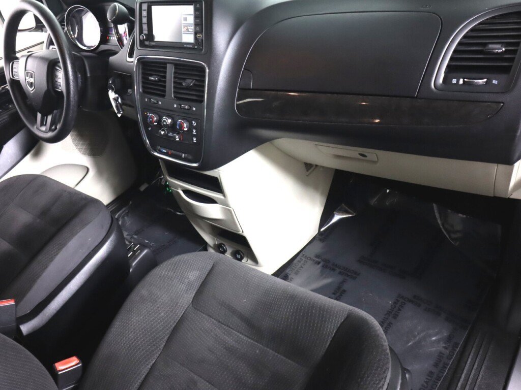 Used 2018 Dodge Grand Caravan SE FWD image 38