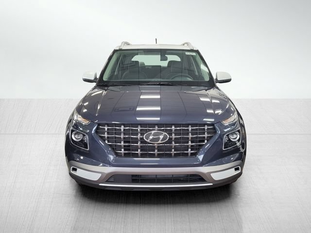 Used 2025 Hyundai Venue Limited FWD image 11