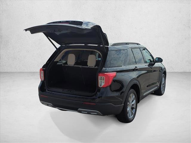 Used 2022 Ford Explorer XLT w/ Equipment Group 202A image 8