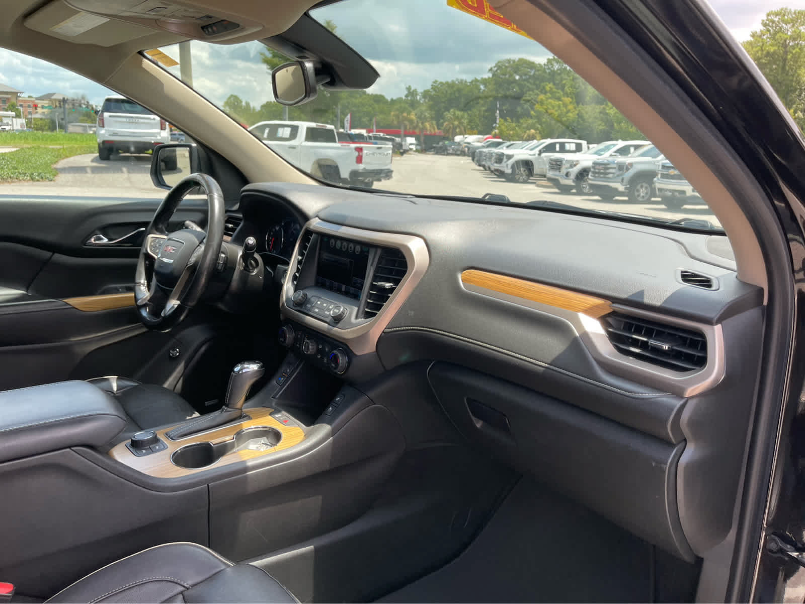 Used 2018 GMC Acadia Denali w/ Technology Package AWD/4WD image 28