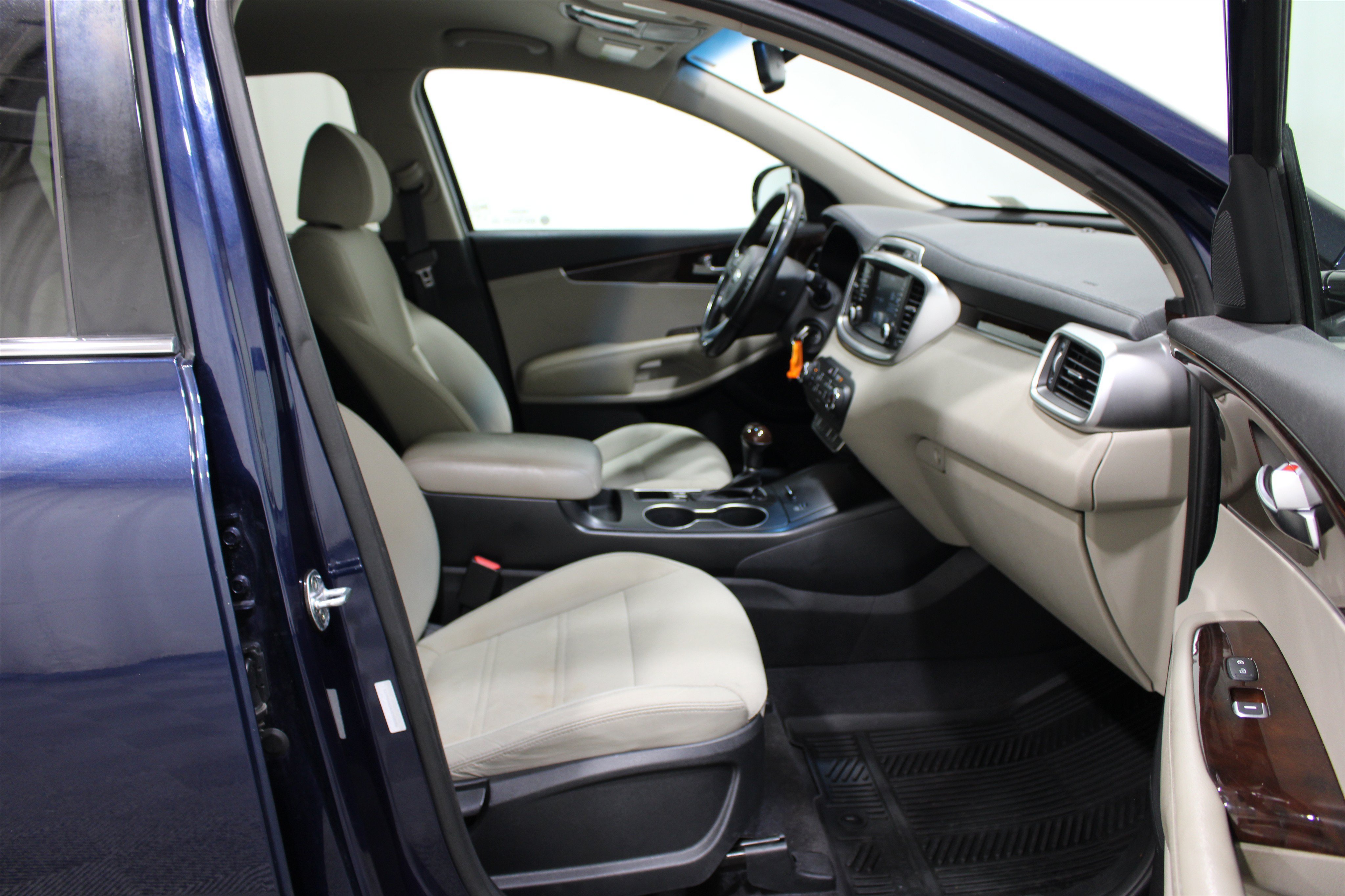 Used 2018 Kia Sorento FWD image 22