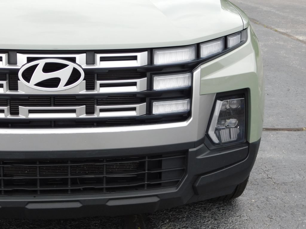 Used 2025 Hyundai Santa Cruz SE FWD image 11