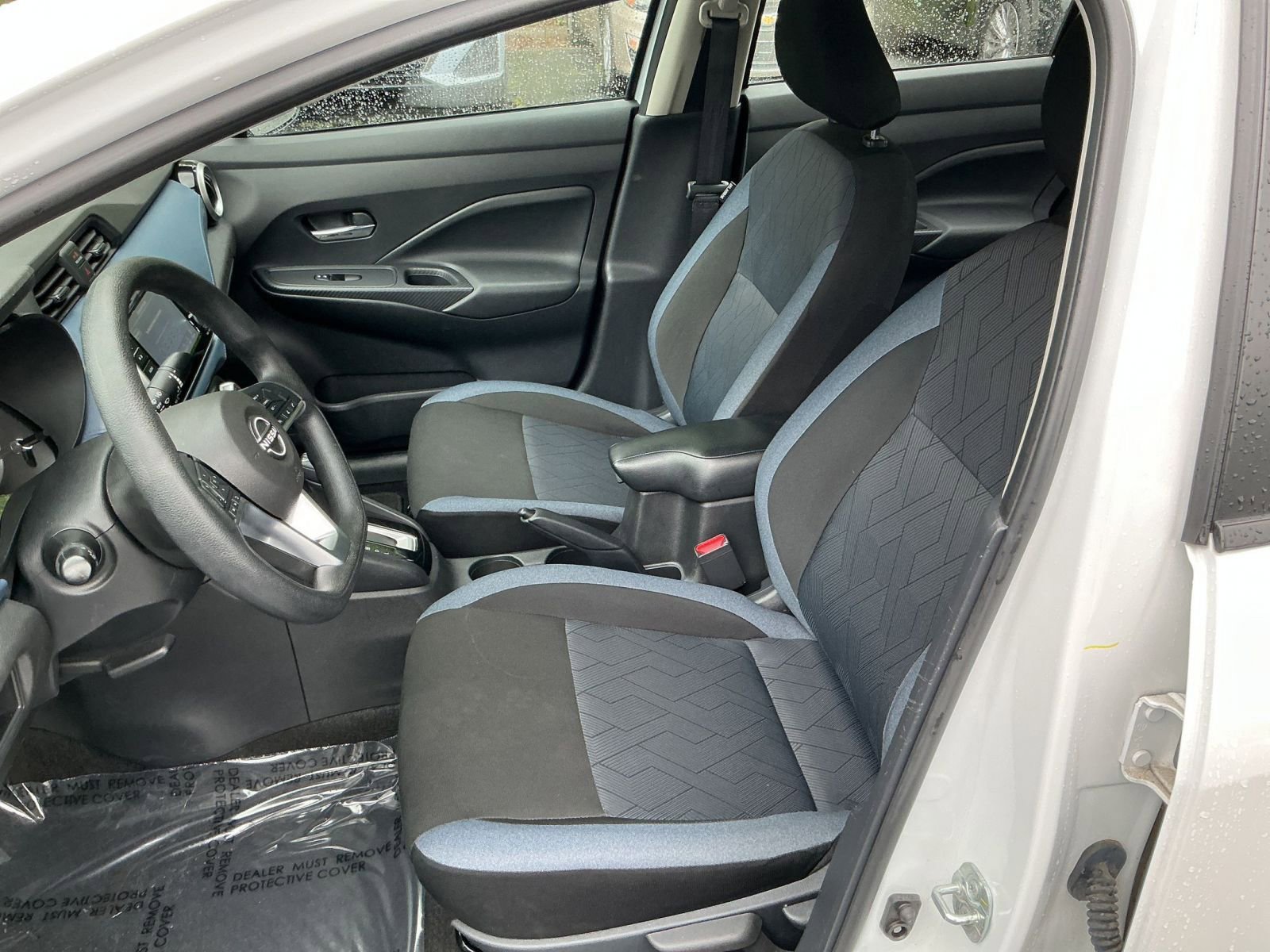 Used 2025 Nissan Versa SV FWD image 31