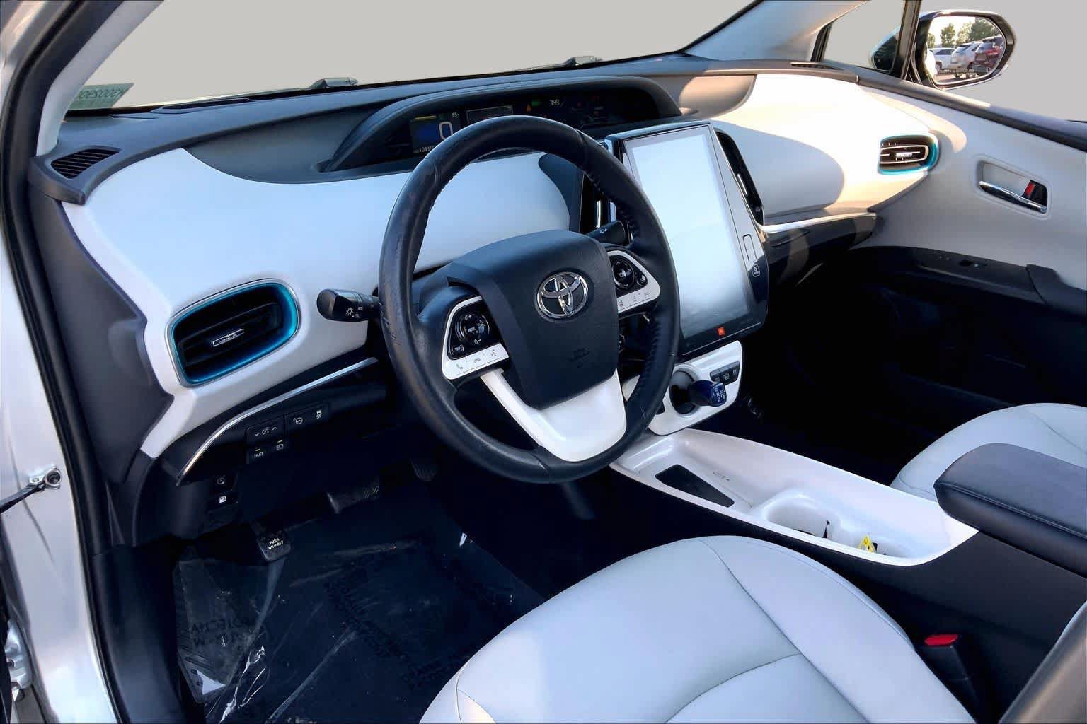 Used 2017 Toyota Prius Prime Advanced FWD image 18