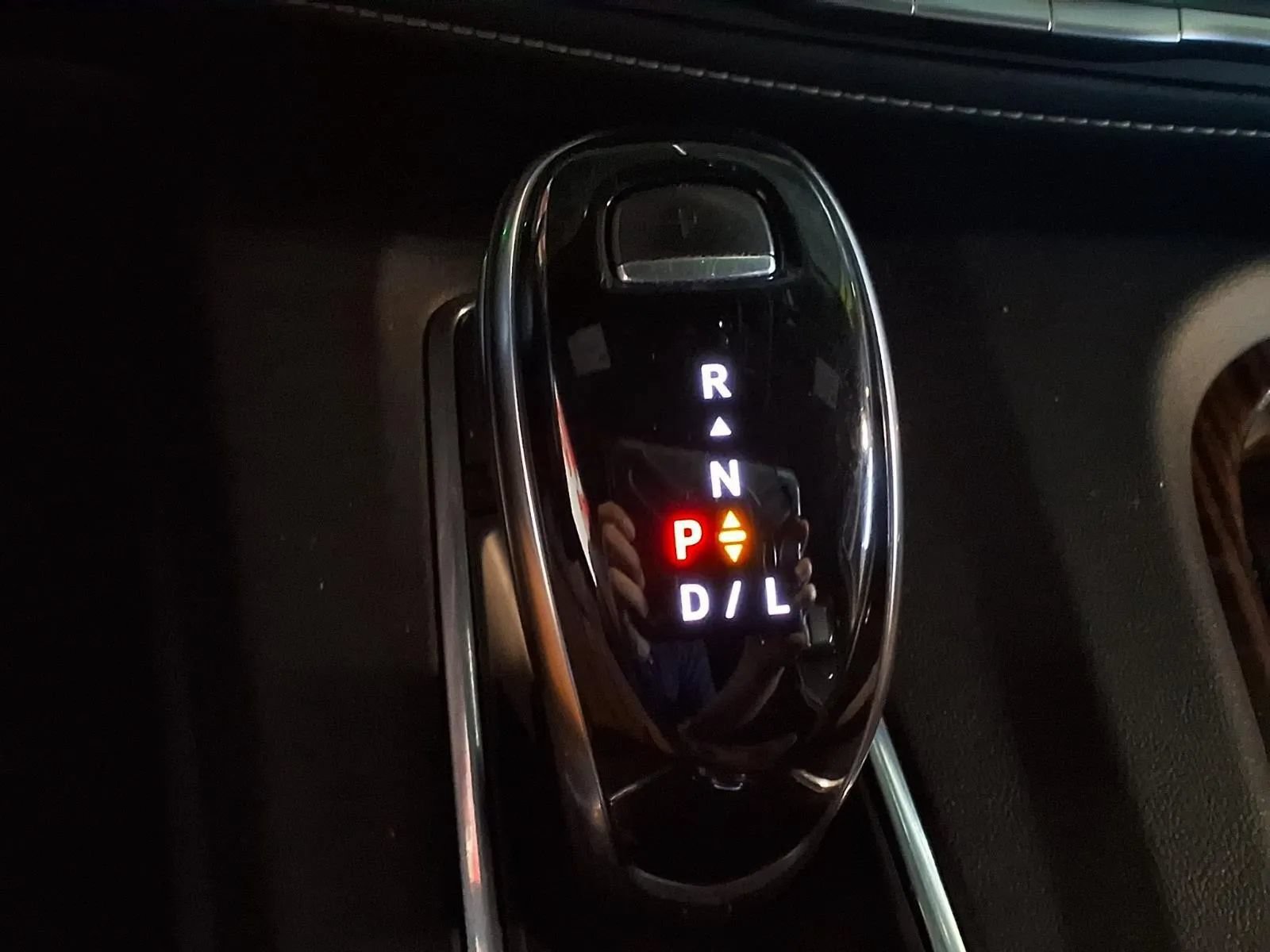 Used 2021 Cadillac Escalade ESV Premium Luxury w/ Driver Assist Tech Package AWD/4WD image 22