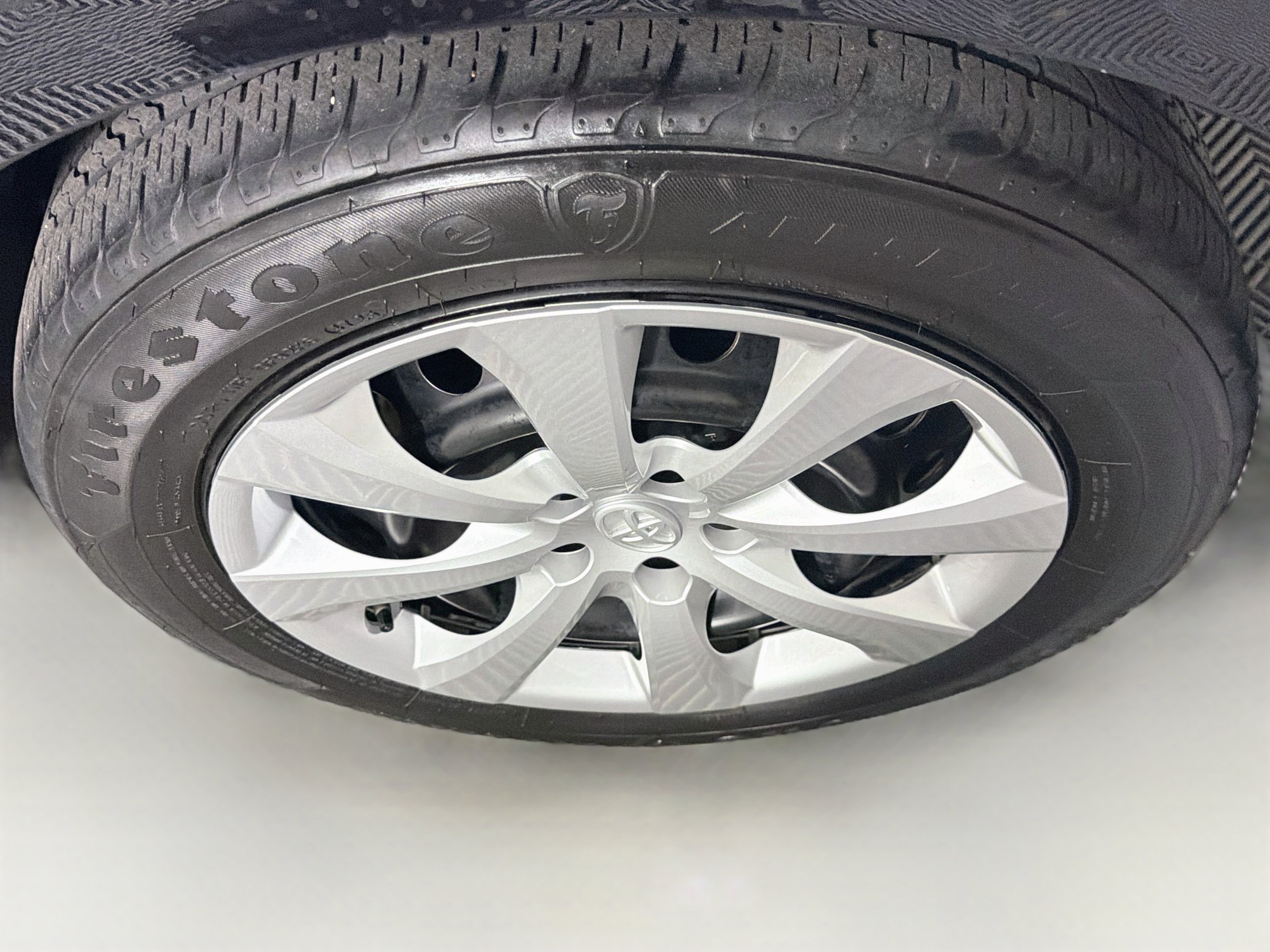 Used 2025 Toyota Corolla LE FWD image 11