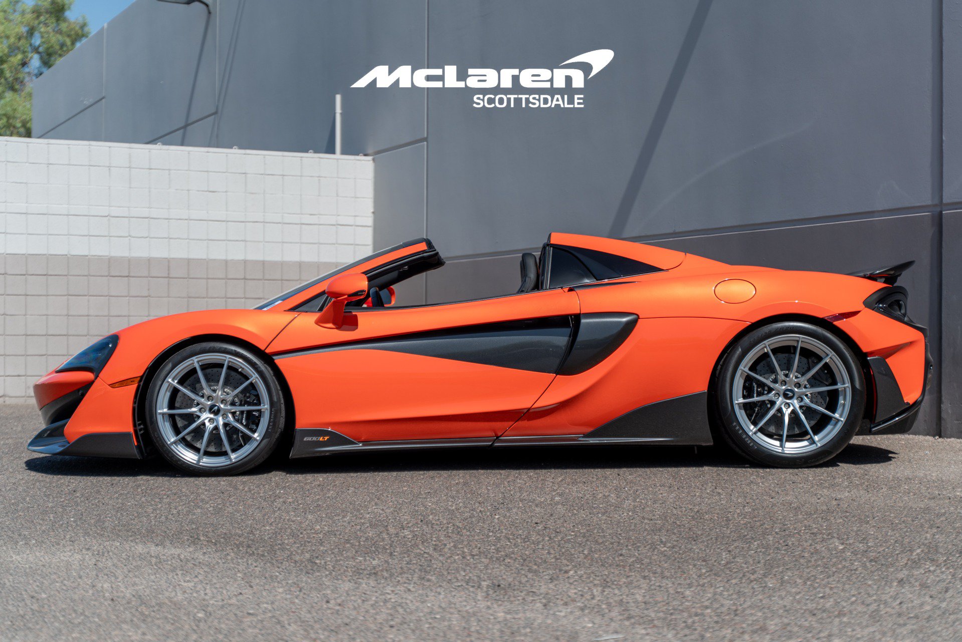 Used 2020 McLaren 600LT Spider RWD image 4