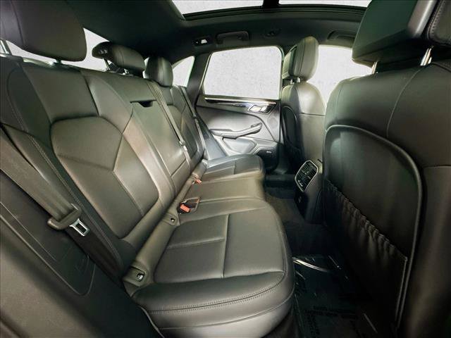 Certified 2025 Porsche Macan AWD/4WD image 23