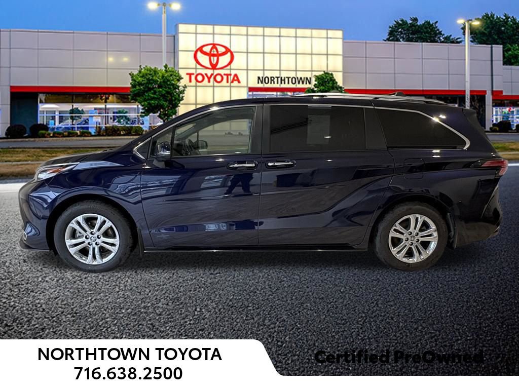 Used 2023 Toyota Sienna Platinum AWD/4WD image 2