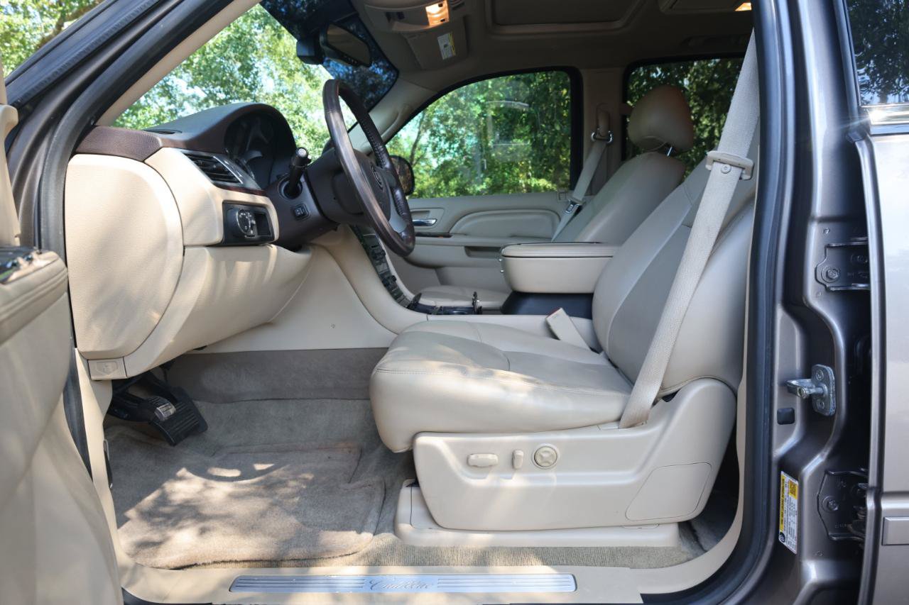 Used 2012 Cadillac Escalade ESV Premium AWD/4WD image 9