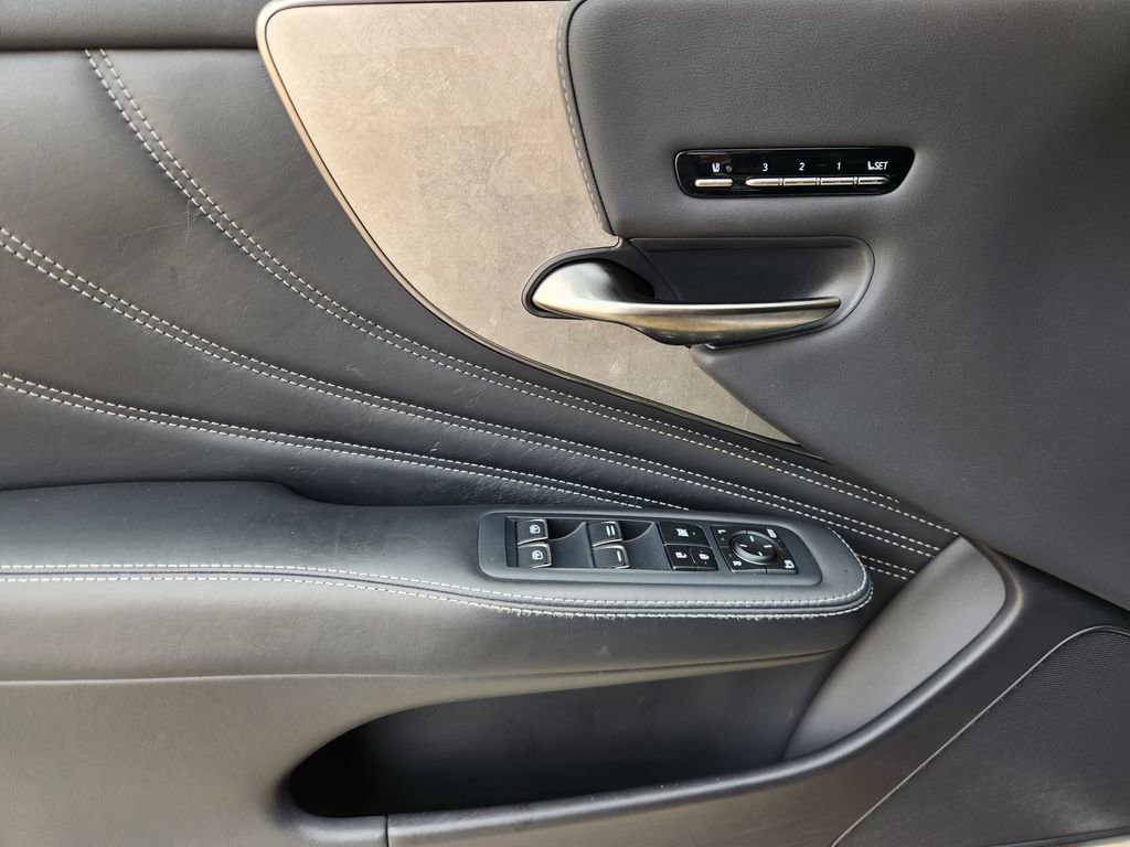Used 2022 Lexus LS 500 AWD w/ Executive Package image 23