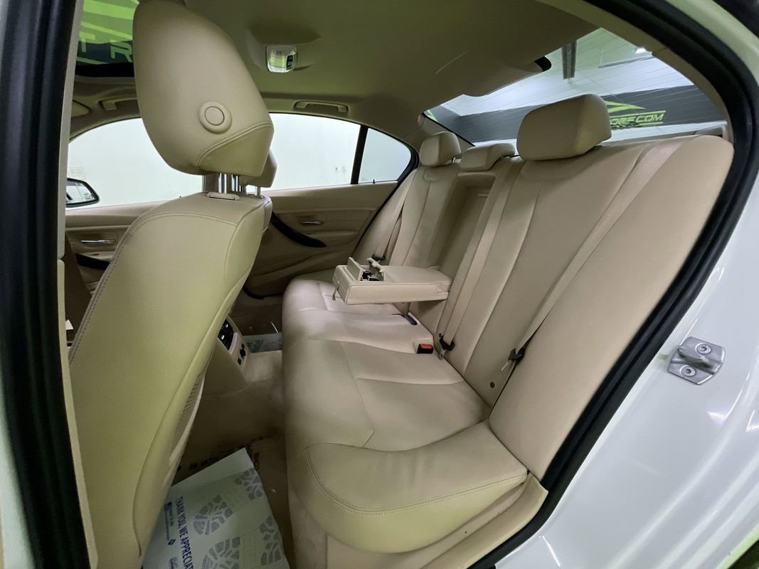 Used 2014 BMW 320i xDrive Sedan image 27