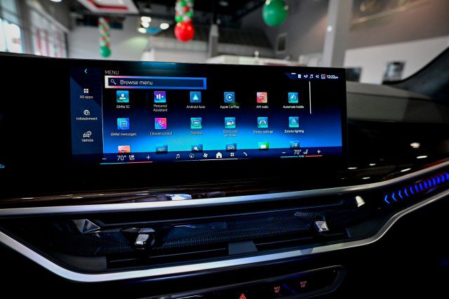 Used 2024 BMW X7 xDrive40i w/ M Sport Package image 38