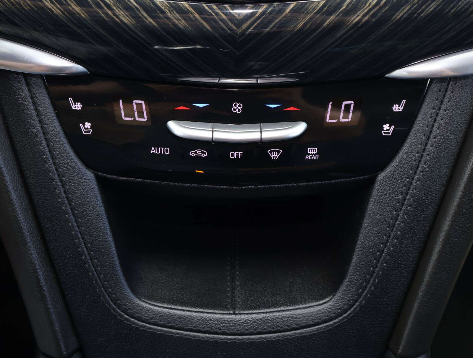 Certified 2025 Cadillac XT6 Premium Luxury FWD image 30