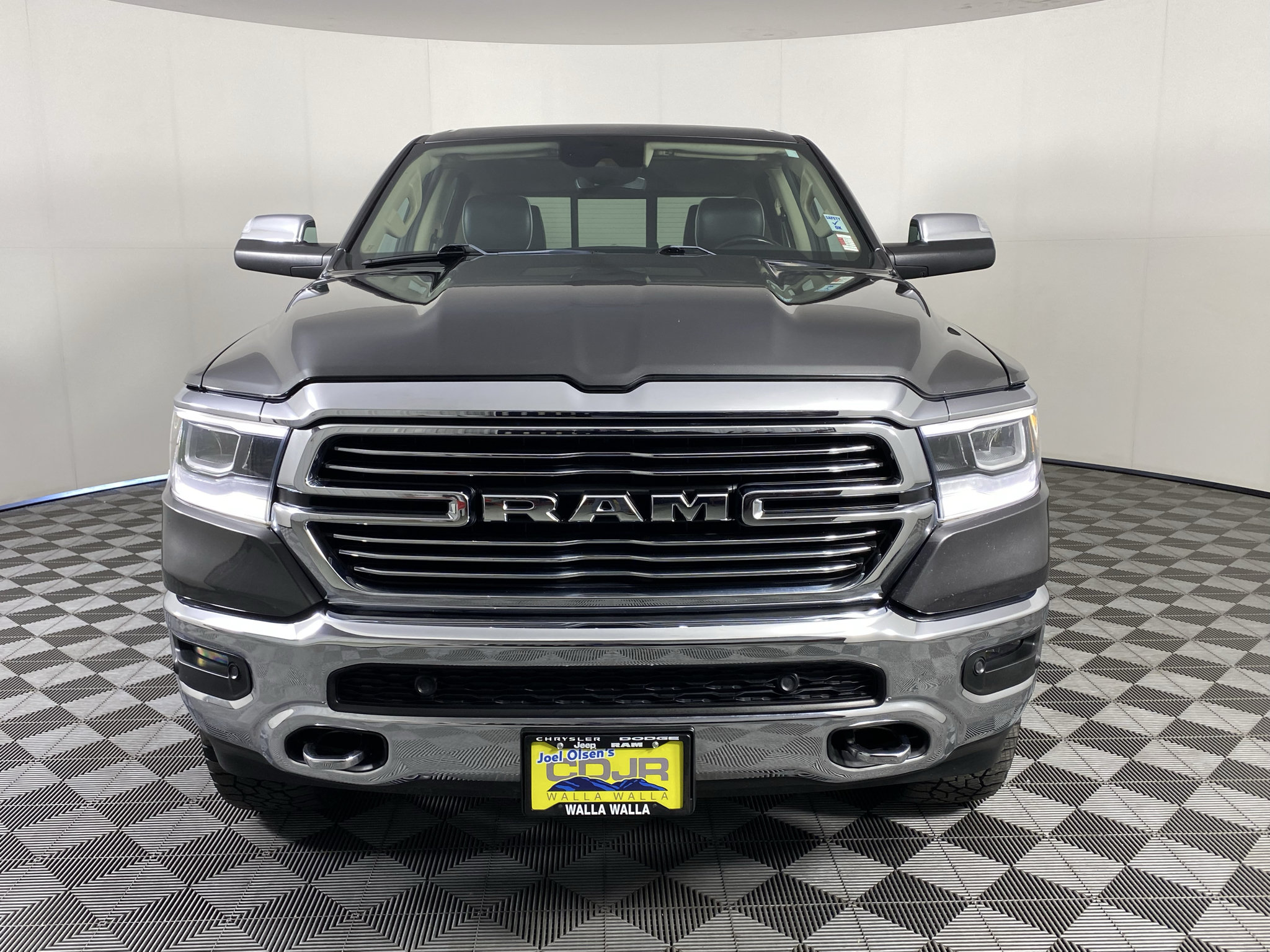 Used 2019 RAM 1500 Laramie AWD/4WD image 2