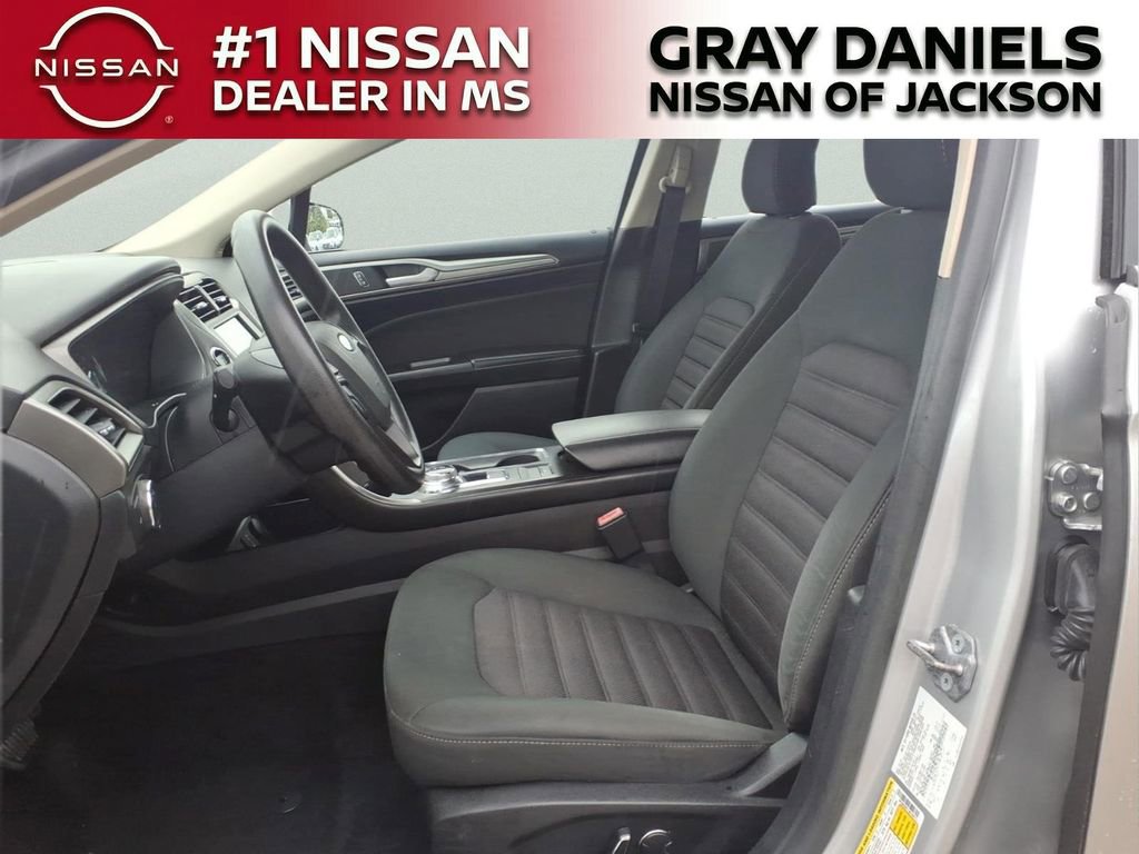 Used 2018 Ford Fusion SE w/ Fusion SE Technology Package FWD image 23