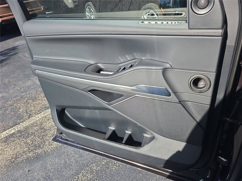 New 2027 Lincoln Navigator L Premier RWD image 16