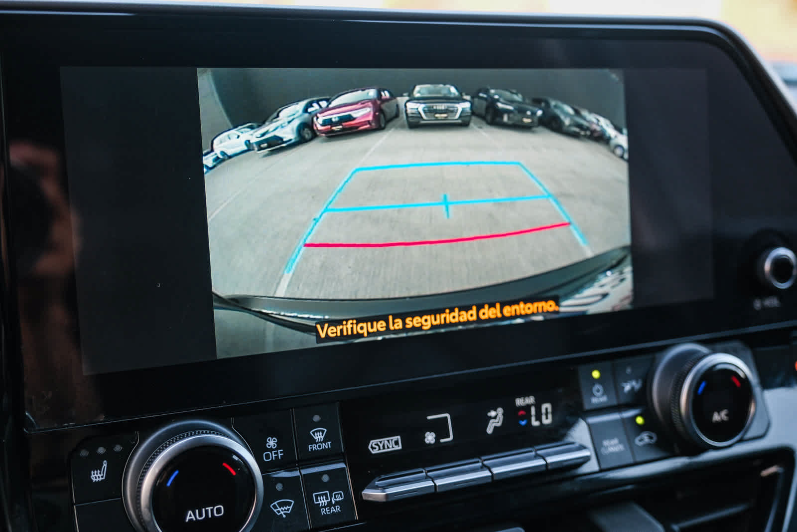 Used 2024 Toyota Highlander XLE FWD image 26