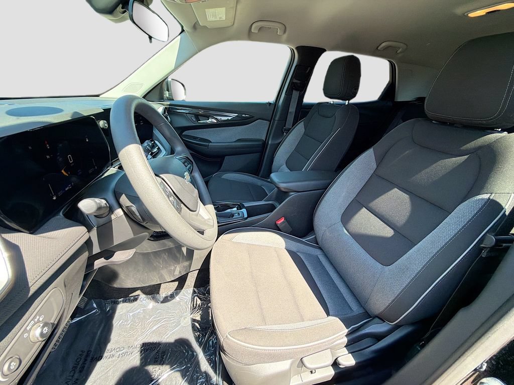 Used 2025 Chevrolet TrailBlazer LT AWD/4WD image 21