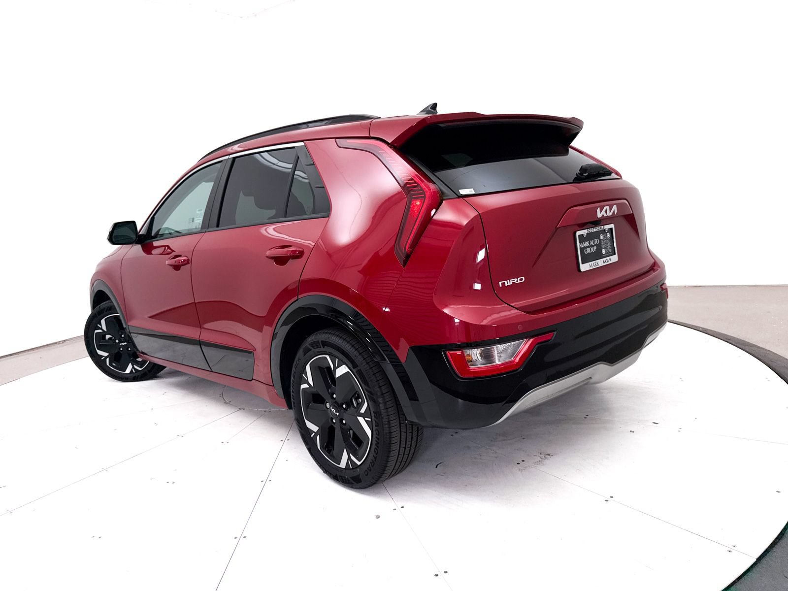 Certified 2023 Kia Niro Wind FWD image 2