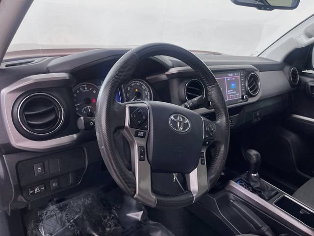 Used 2020 Toyota Tacoma SR5 AWD/4WD image 10