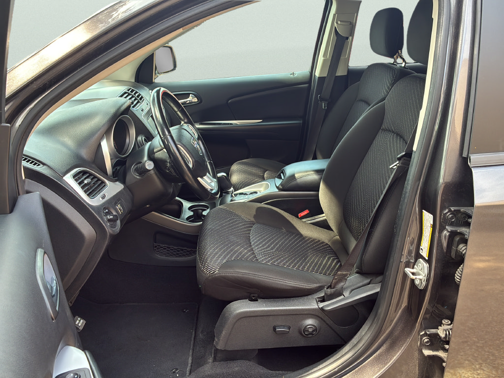 Used 2020 Dodge Journey SE w/ SE Popular Equipment Group FWD image 22