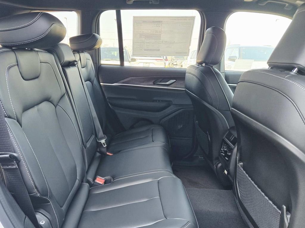 New 2025 Jeep Grand Cherokee Limited AWD/4WD image 17