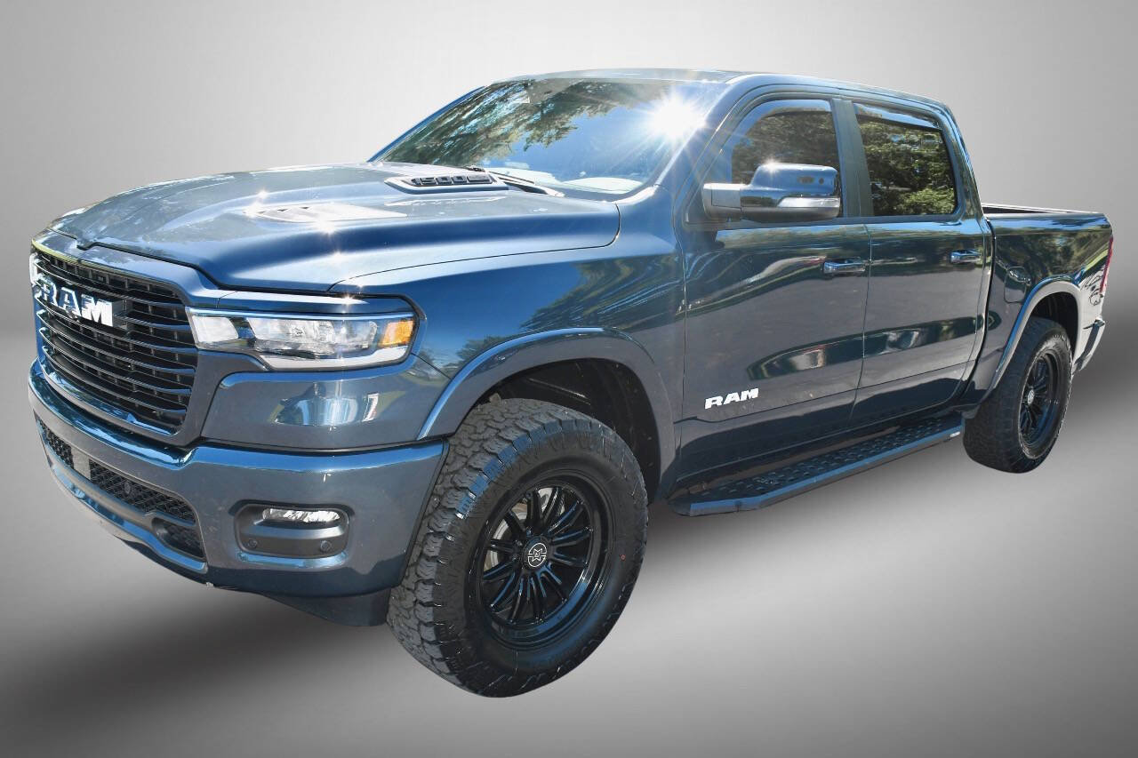 Used 2025 RAM 1500 Laramie AWD/4WD image 3