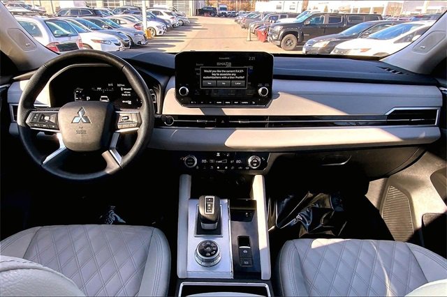 Used 2023 Mitsubishi Outlander SEL image 12