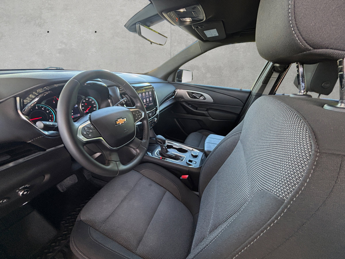 Used 2023 Chevrolet Traverse LT image 23