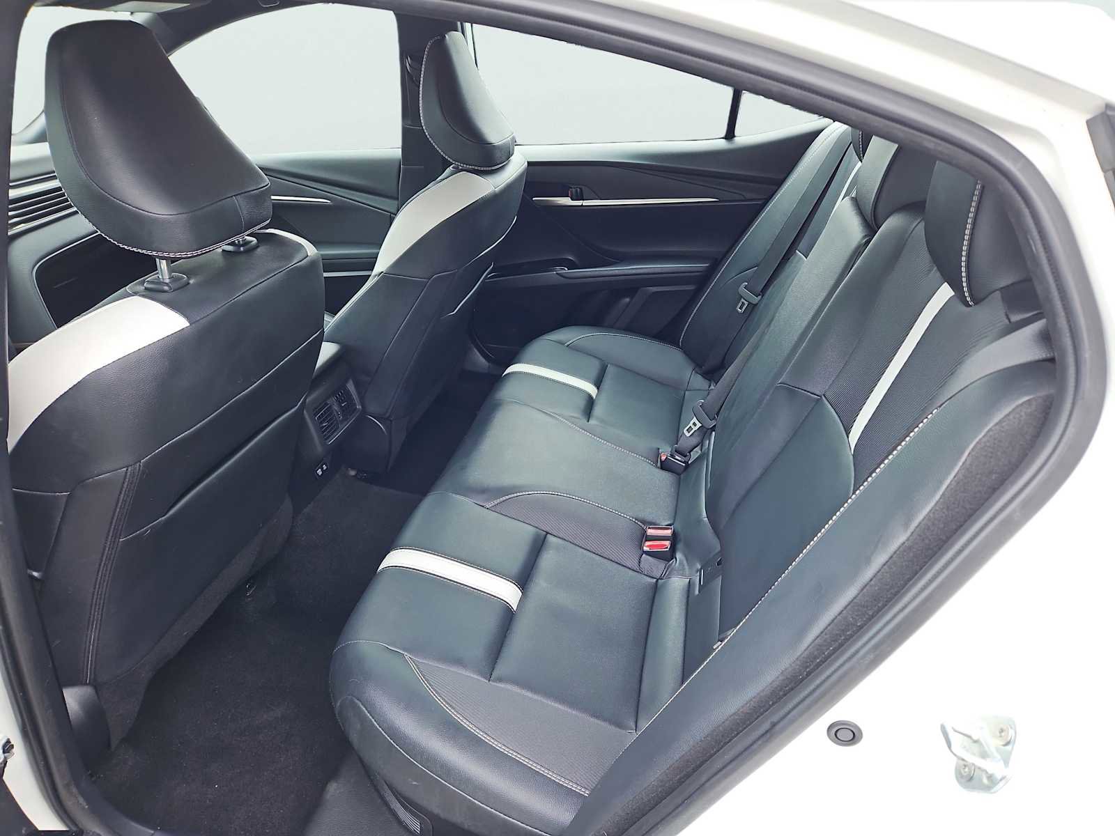 Used 2025 Toyota Camry SE FWD image 31