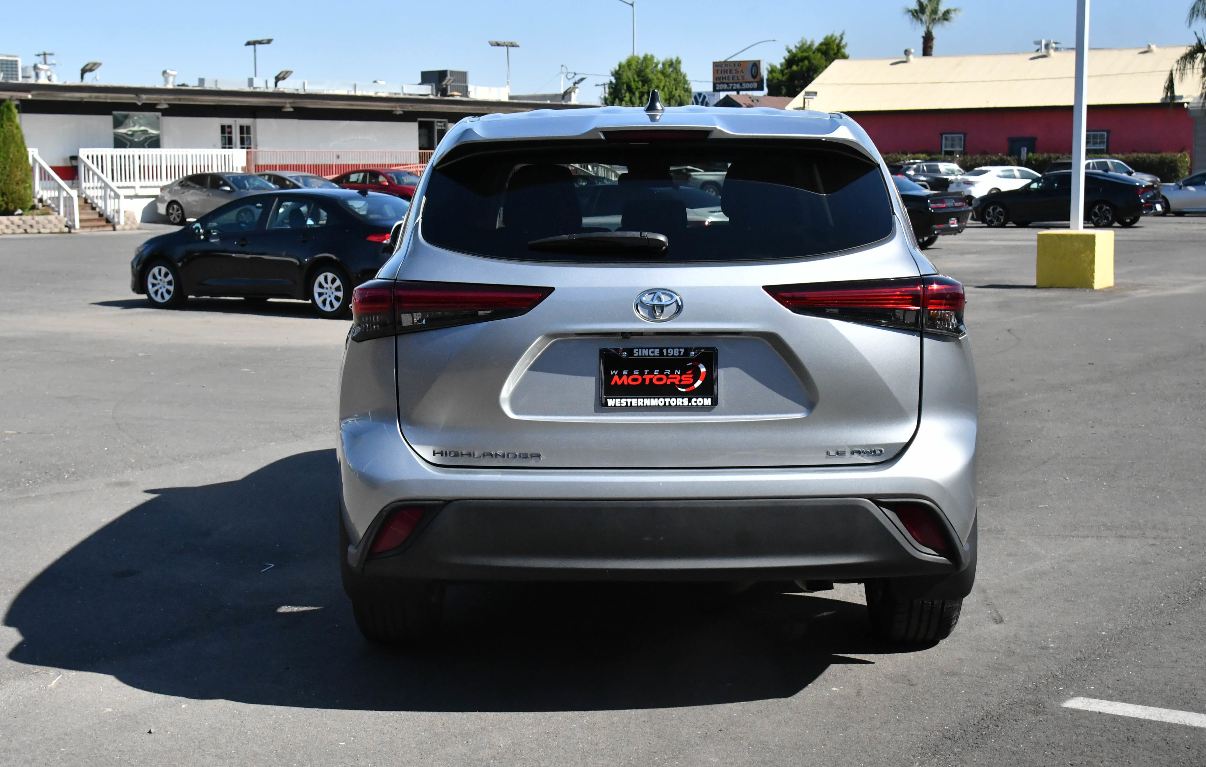 Used 2024 Toyota Highlander LE image 7
