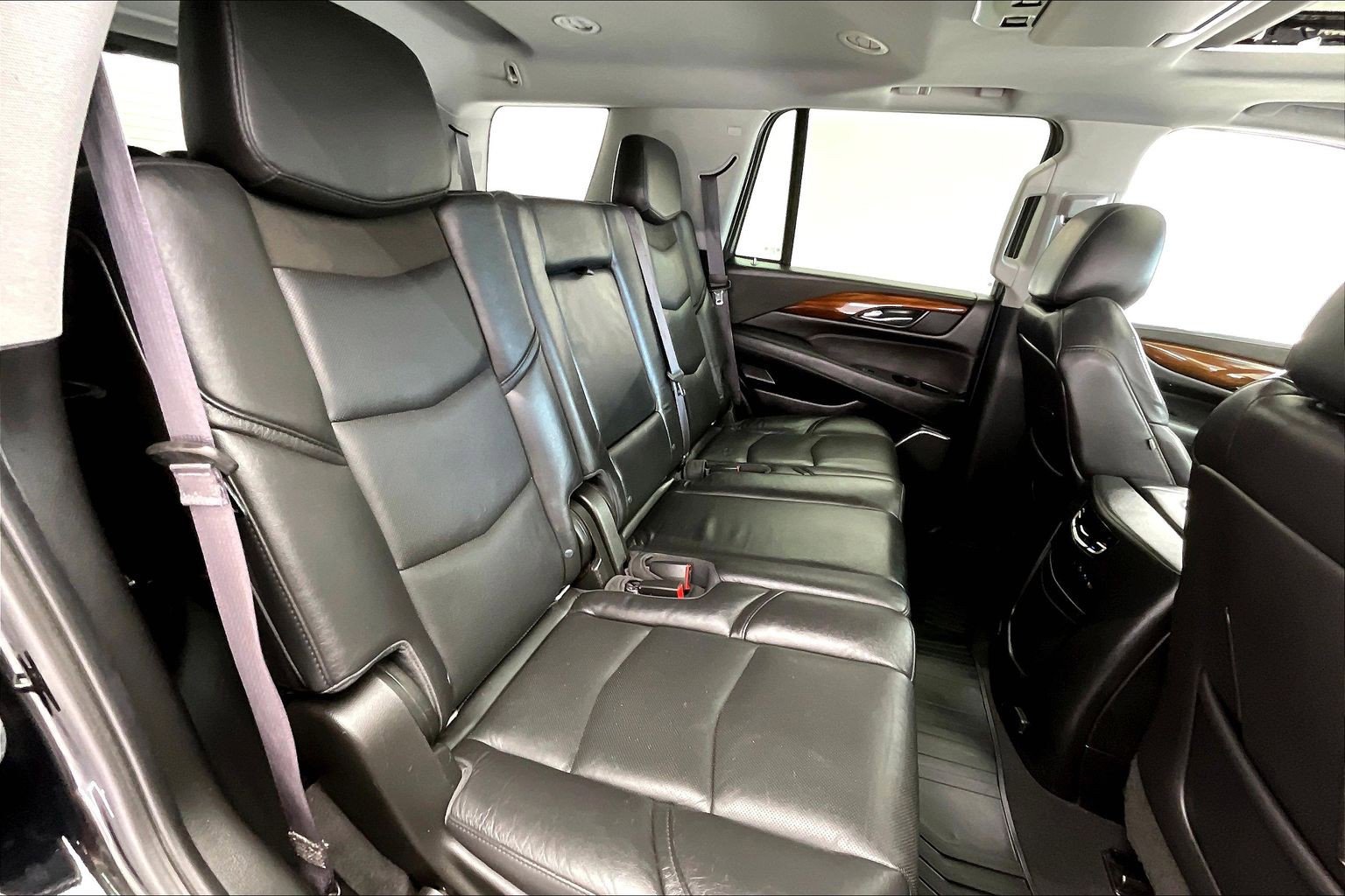 Used 2017 Cadillac Escalade Luxury AWD/4WD image 18