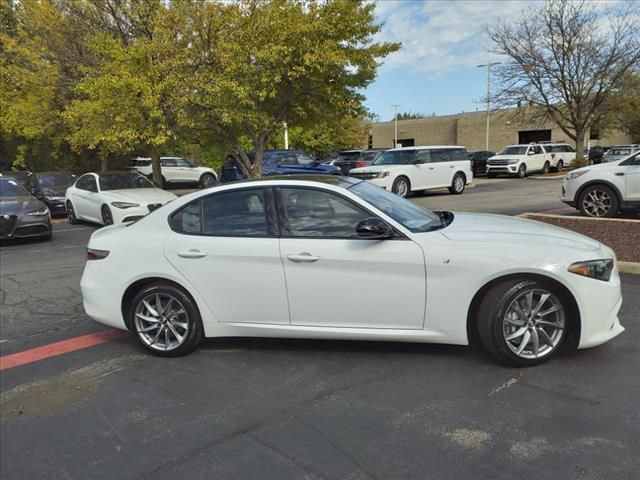 Used 2024 Alfa Romeo Giulia Ti AWD/4WD image 2