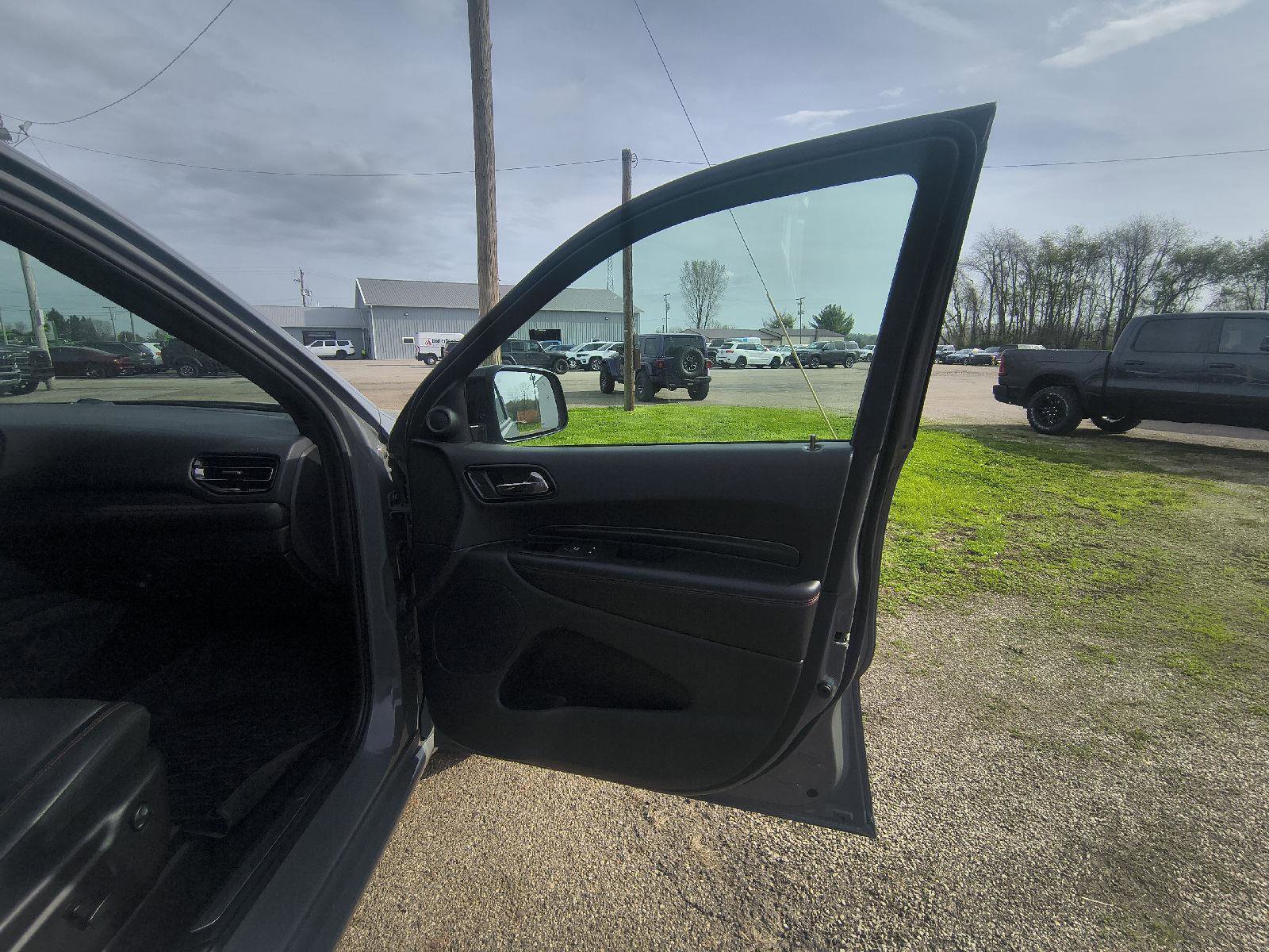 Used 2025 Dodge Durango GT image 32