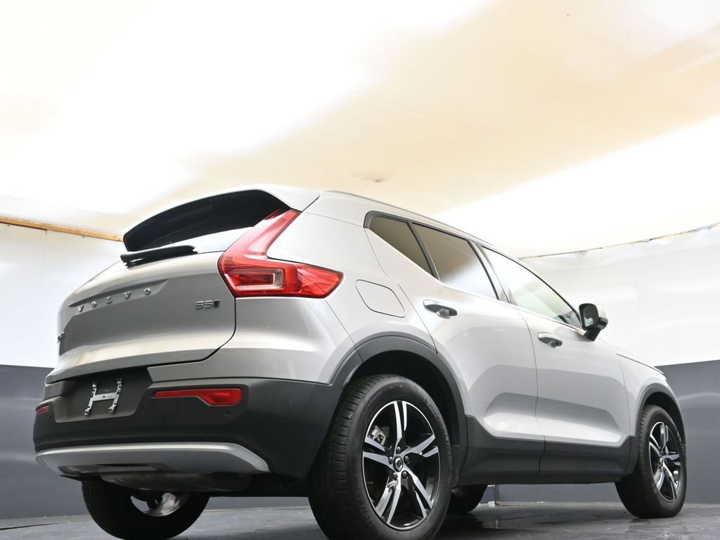 Certified 2025 Volvo XC40 B5 Core image 33
