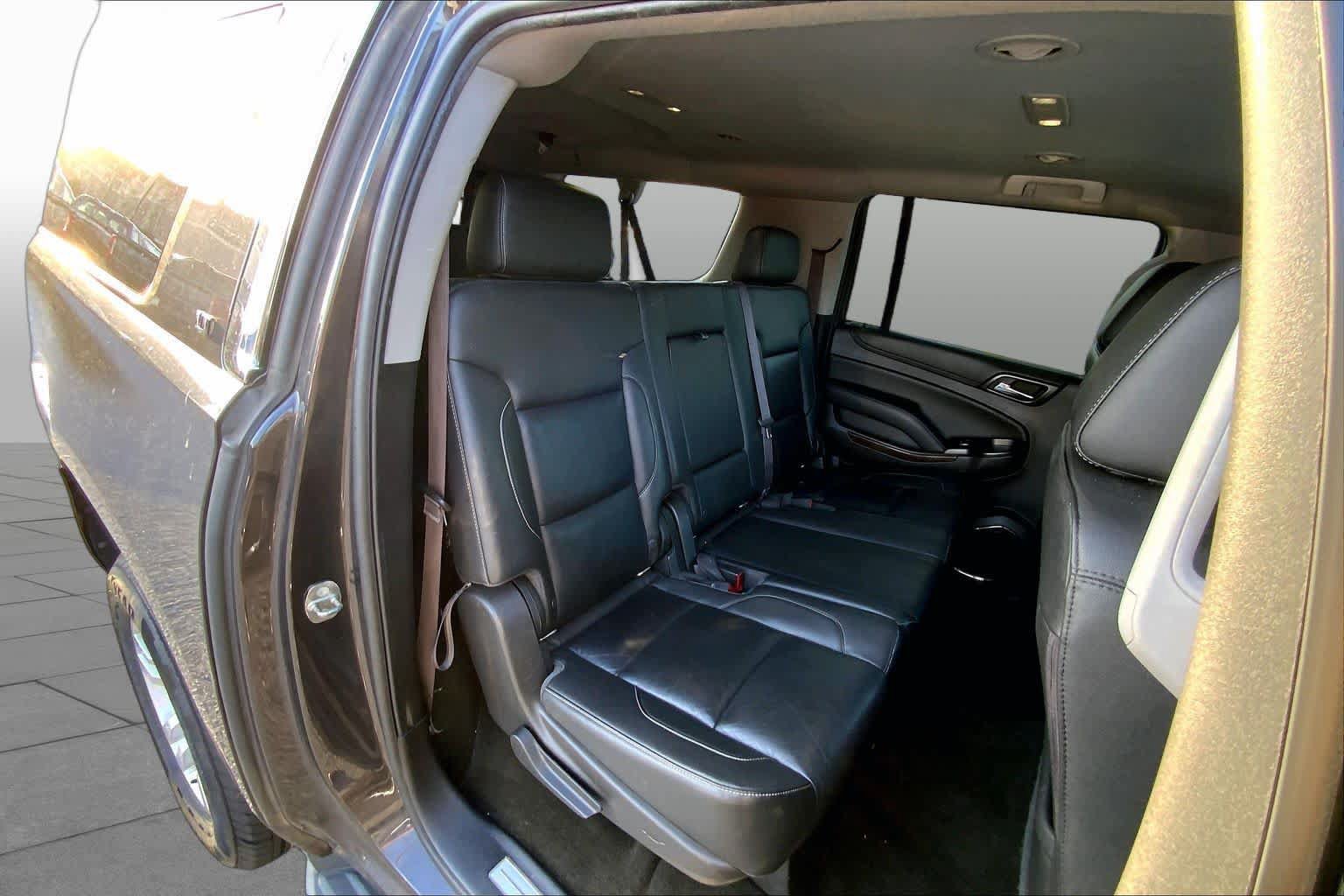 Used 2017 Chevrolet Suburban LT RWD image 19