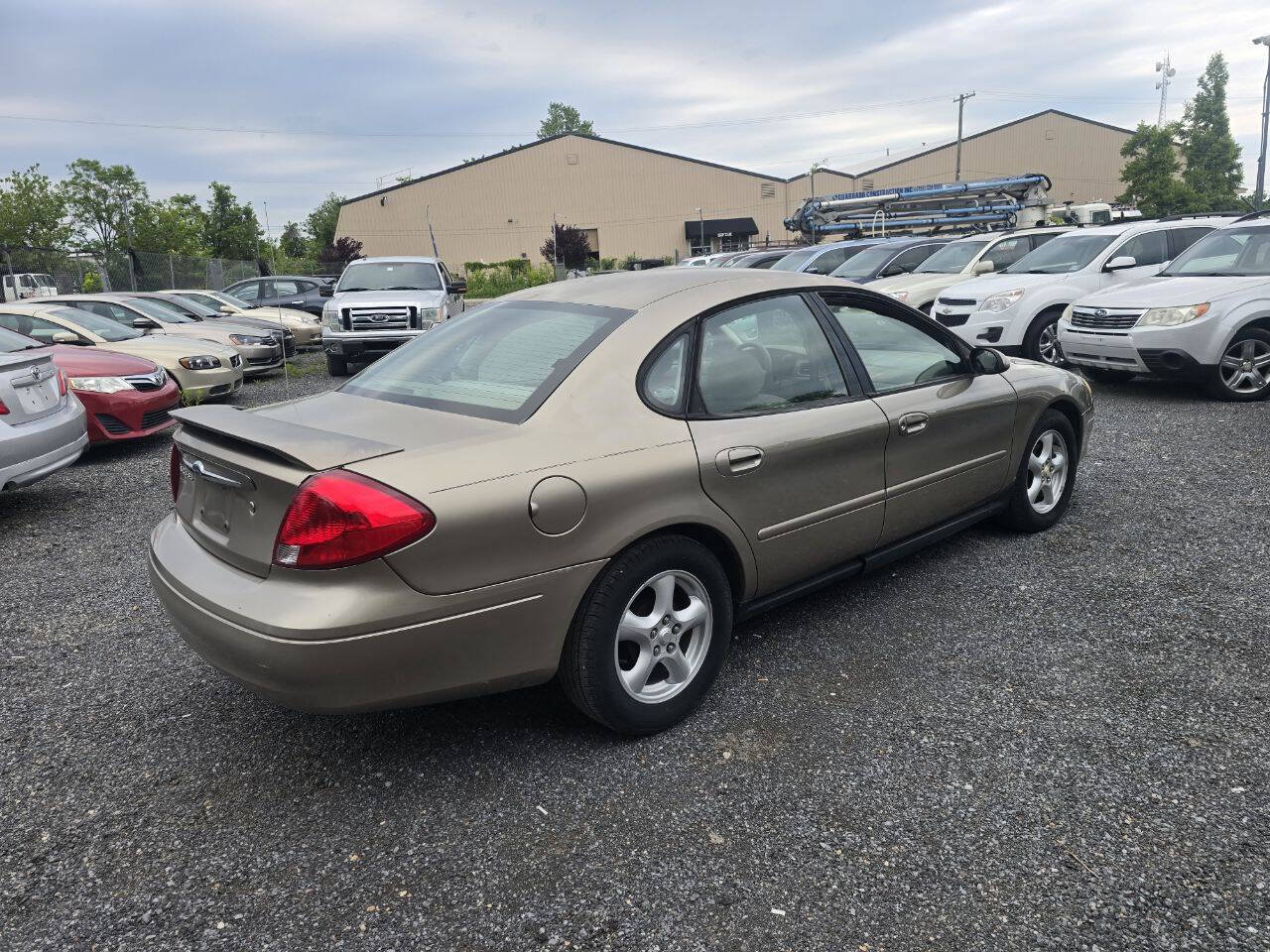 Used 2003 Ford Taurus SES FWD image 8