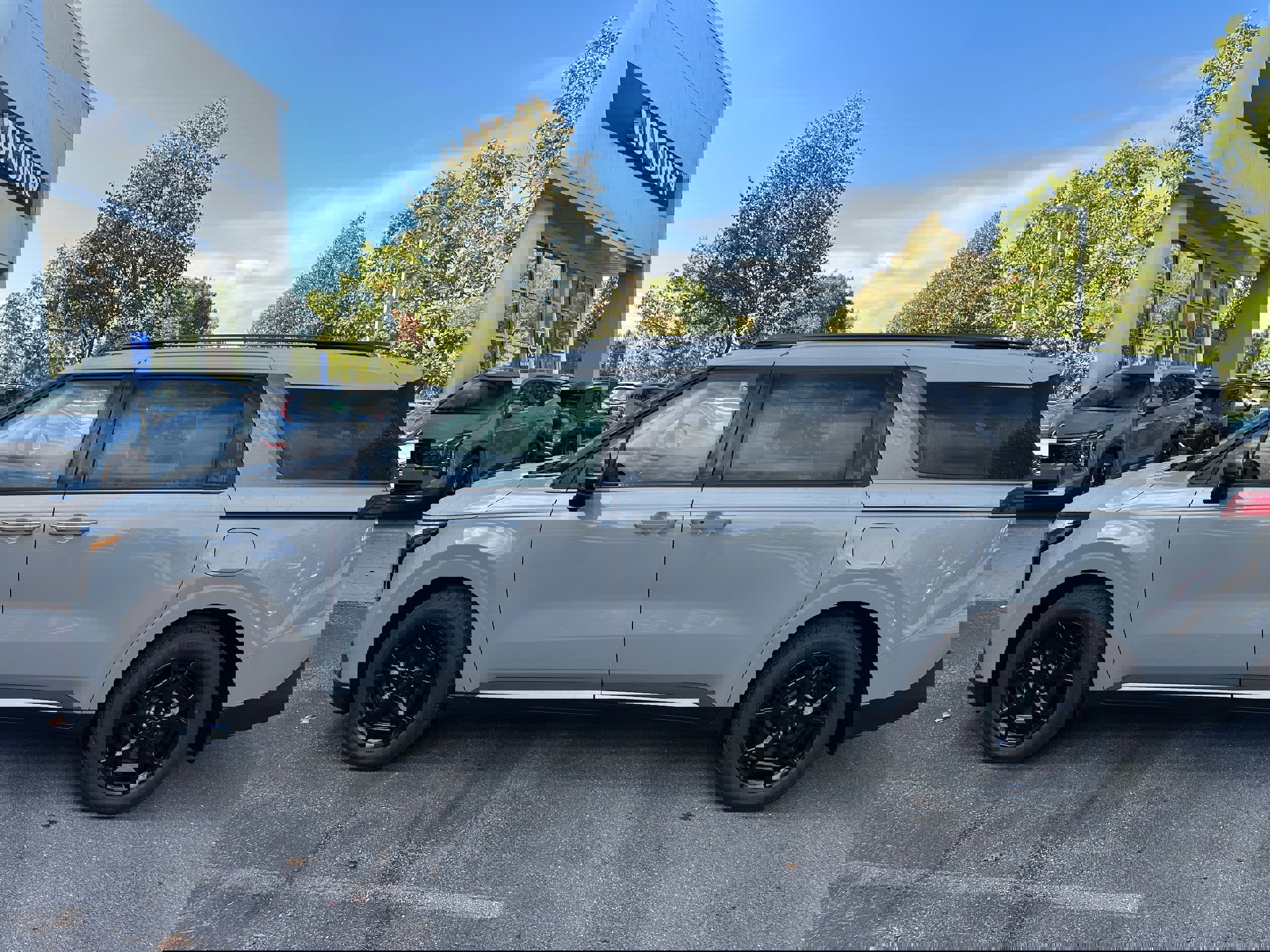 New 2026 Kia Carnival SX image 8