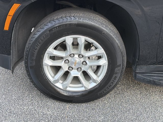 Used 2025 Chevrolet Suburban LT RWD image 6