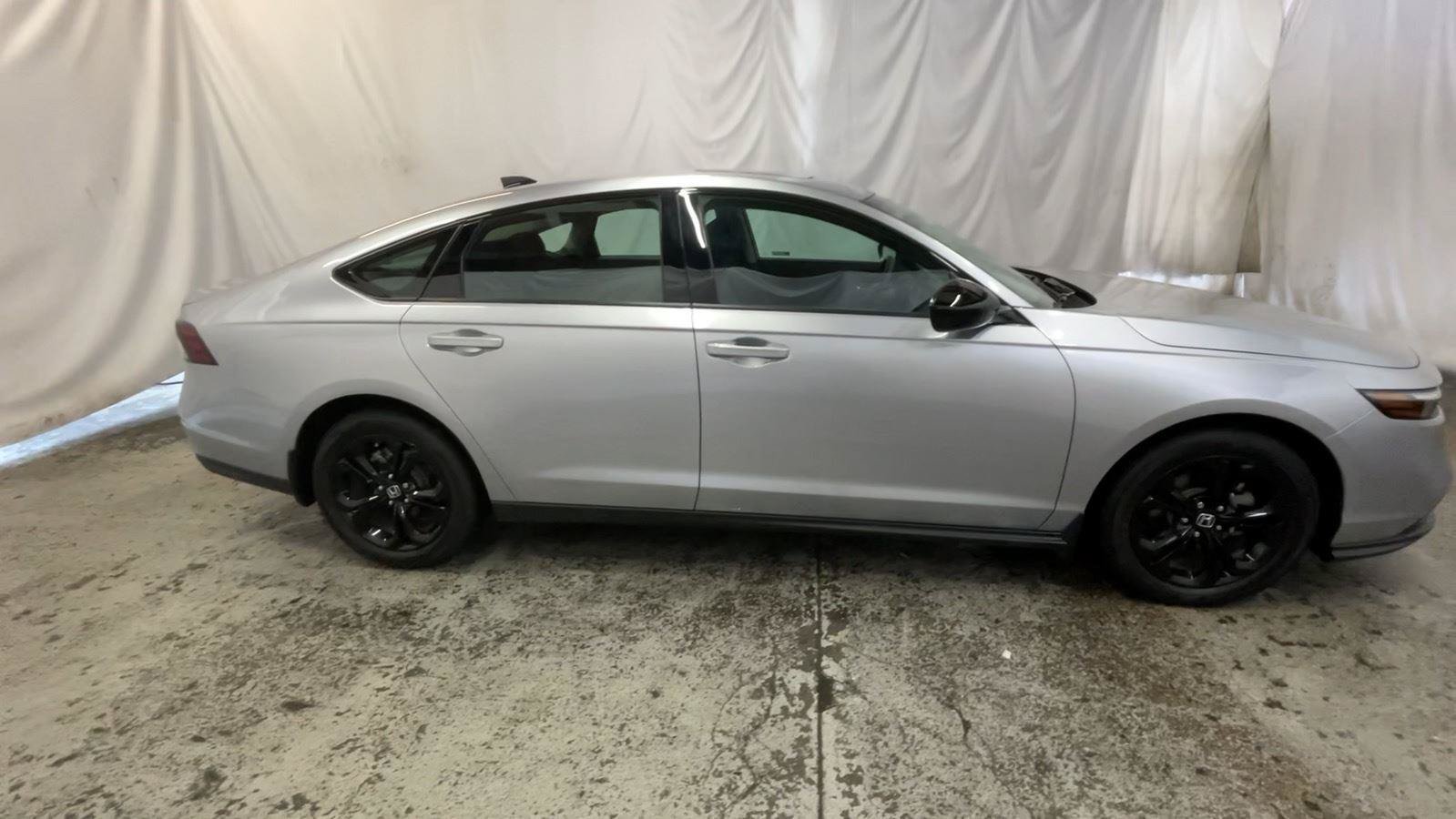 Certified 2025 Honda Accord SE image 4