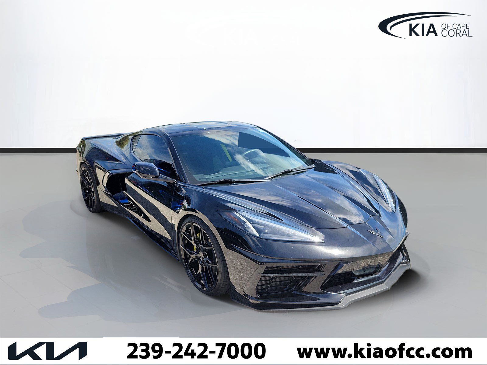 Used 2023 Chevrolet Corvette Stingray Coupe w/ 1LT RWD image 1