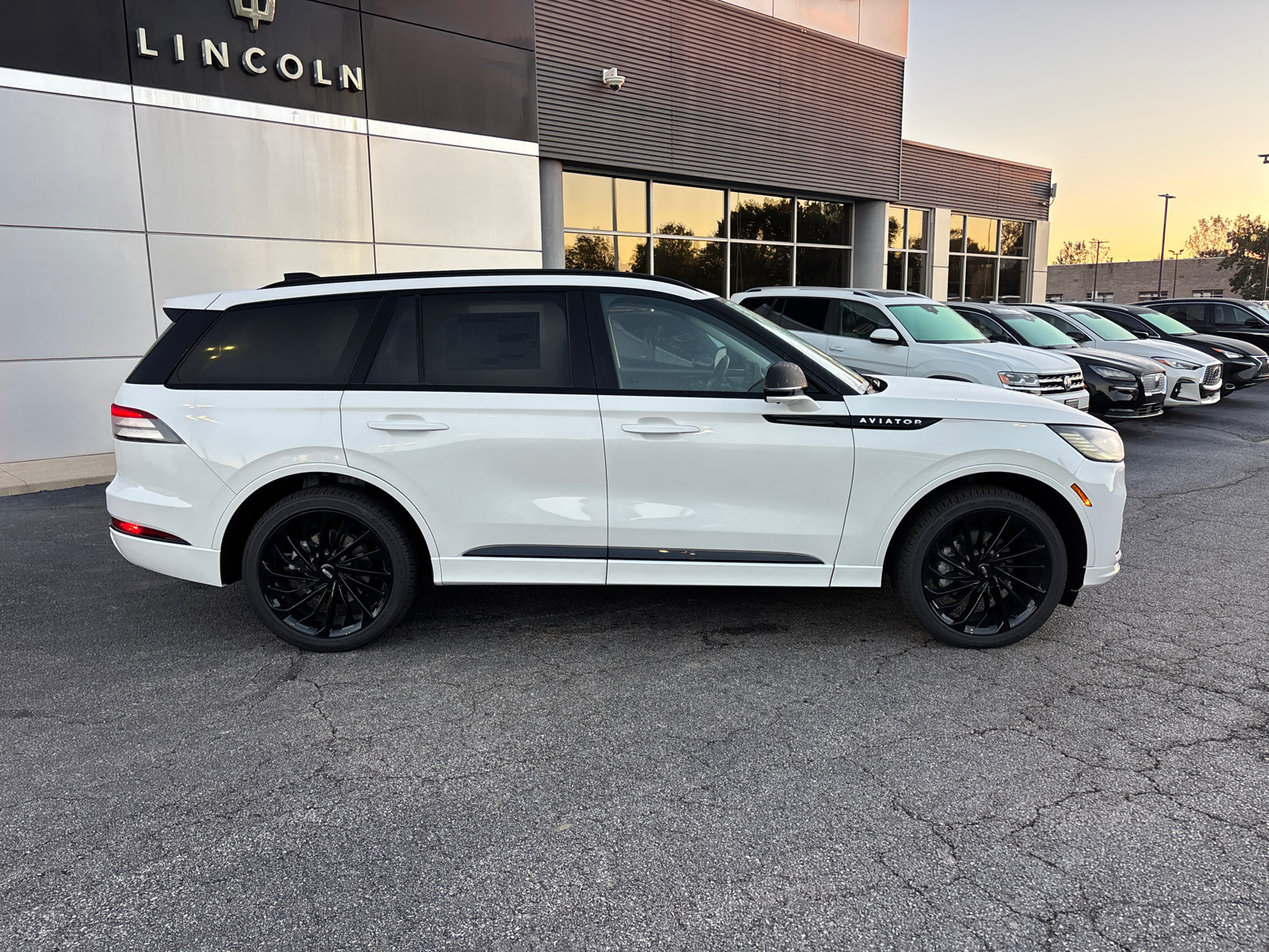 New 2027 Lincoln Aviator Reserve AWD/4WD image 8