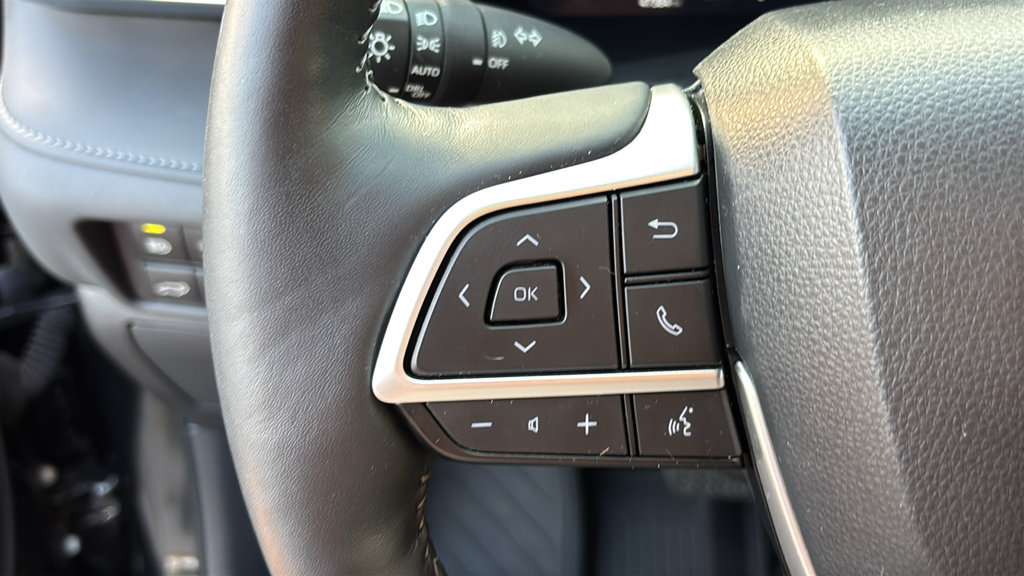 Used 2024 Toyota Highlander Platinum AWD/4WD image 19