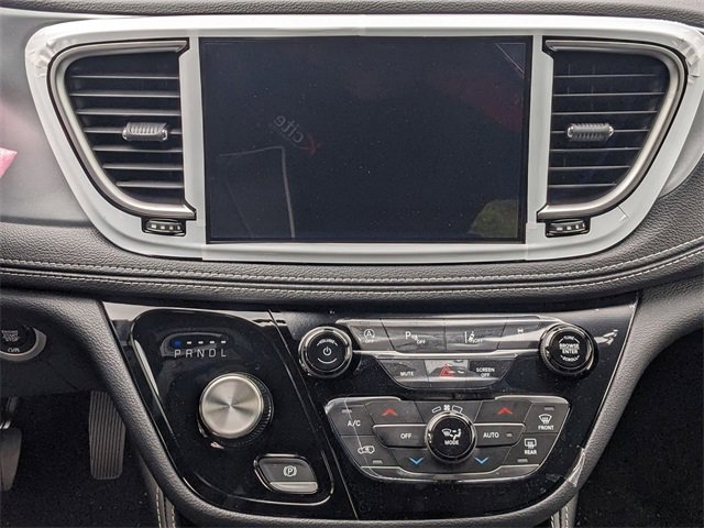 New 2026 Chrysler Pacifica Limited image 15