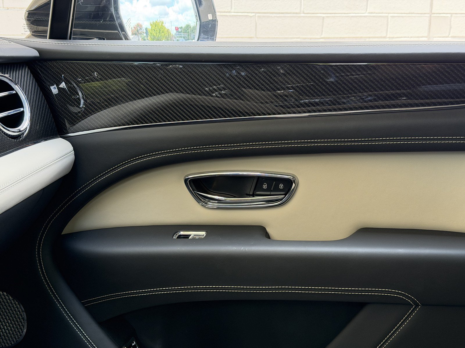 Certified 2023 Bentley Bentayga AWD/4WD image 31