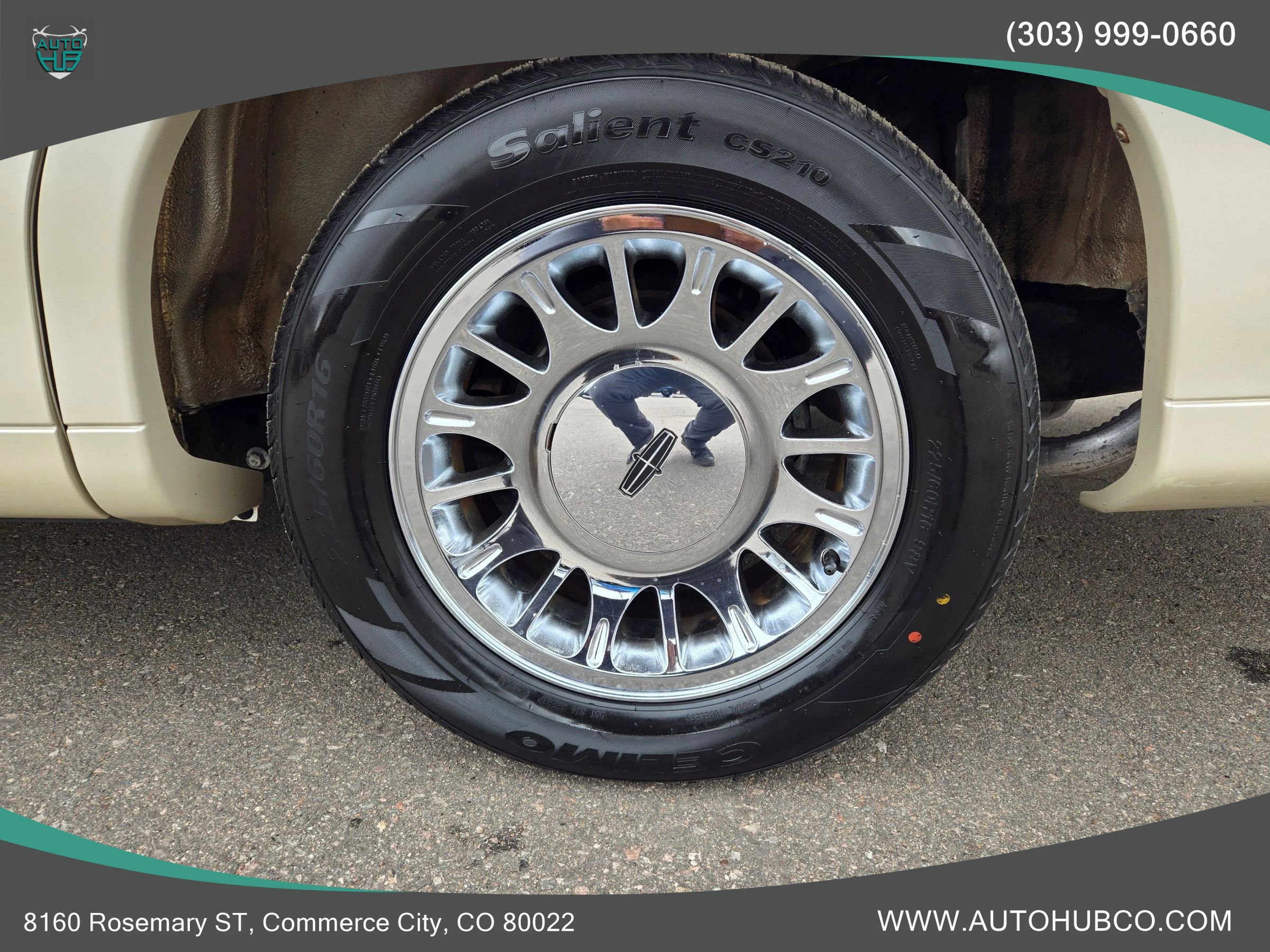 Used 2000 Lincoln Town Car Cartier image 23